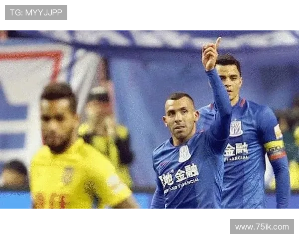 因凡蒂诺力挺战火中的墨西哥勇敢踢球